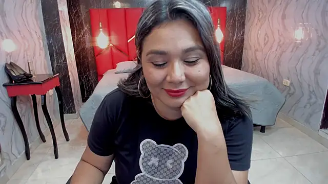 Snapshot of LatinaHoleQueen chatting on July 15, 3:41 pm LatinaHoleQueen online show from July 15, 3:41 pm