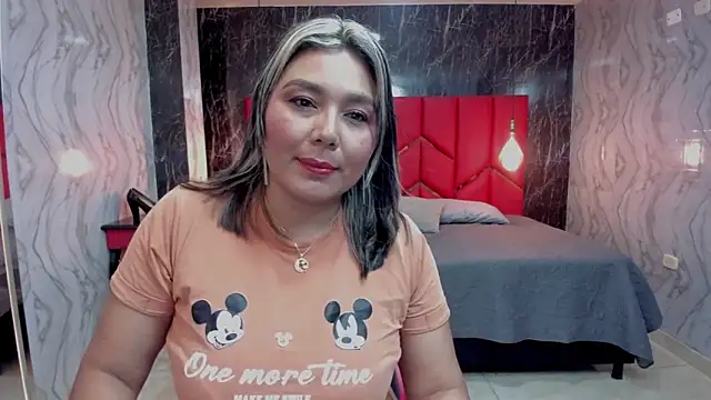 Snapshot of LatinaHoleQueen chatting on May 19, 3:08 pm LatinaHoleQueen online show from May 19, 3:08 pm