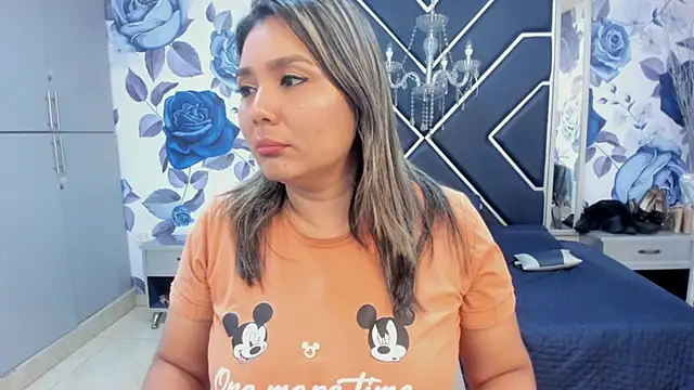 LatinaHoleQueen online show from October 24, 2:27 pm
