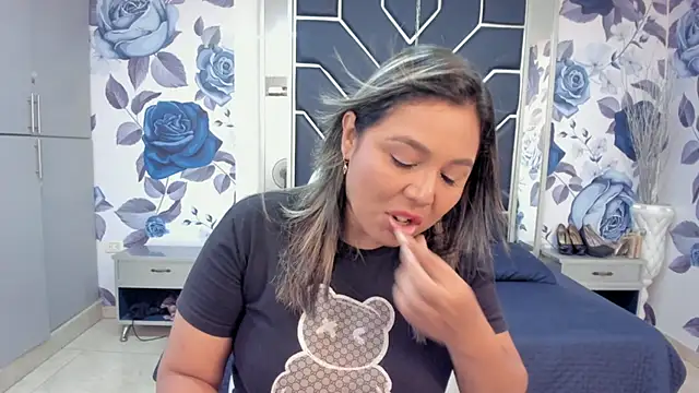 LatinaHoleQueen online show from November 10, 2:33 pm