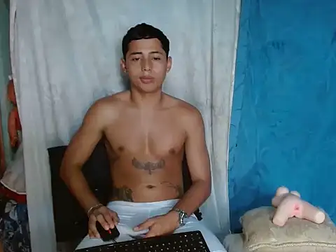 Snapshot of Lil_condor_bby1 chatting on September 18, 9:18 pm Lil condor bby1 online show from September 18, 9:18 pm