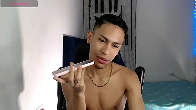 dylan apol0 online show from November 7, 4:17 am