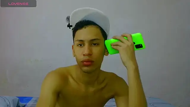 dylan apol0 online show from April 11, 12:40 am