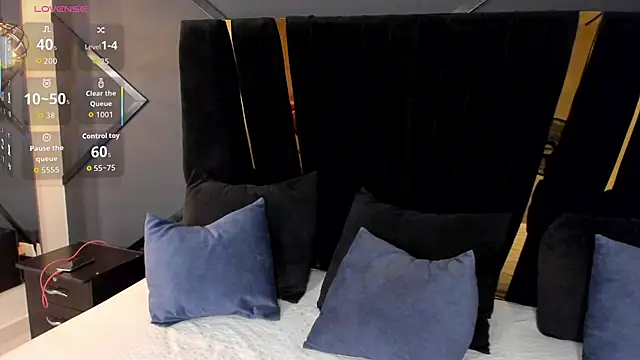 Snapshot of arisha_williams chatting on October 31, 6:48 pm arisha williams online show from October 31, 6:48 pm