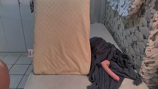 Snapshot of raposinharabuda chatting on November 6, 1:53 am raposinharabuda online show from November 6, 1:53 am