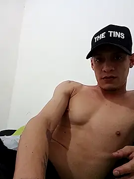 Snapshot of Ethanho0t chatting on June 9, 7:04 pm Ethanho0t online show from June 9, 7:04 pm