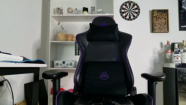 aaron nvk online show from April 5, 9:43 pm