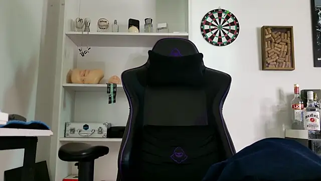 aaron nvk online show from April 11, 6:44 pm