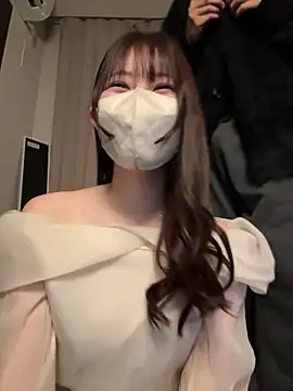 MOEMOE-Q online show from April 5, 1:40 pm