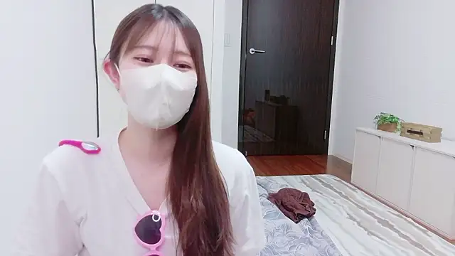 MOEMOE-Q online show from June 4, 1:49 pm