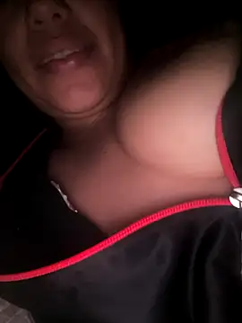 Snapshot of jojo_surfistinha89 chatting on November 10, 5:45 am jojo surfistinha89 online show from November 10, 5:45 am