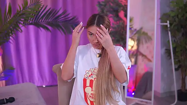 ZennySings online show from December 19, 12:40 pm