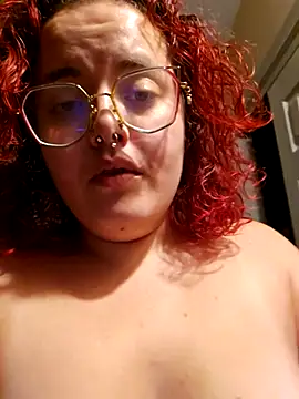 Snapshot of nuttiebuddy1 chatting on September 11, 6:46 am nuttiebuddy1 online show from September 11, 6:46 am