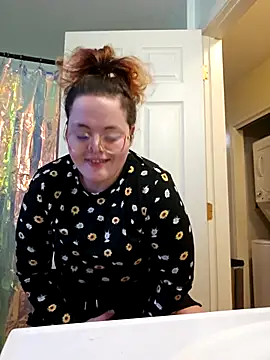 nuttiebuddy1 online show from December 5, 7:55 pm