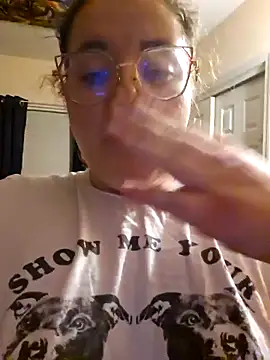 Snapshot of nuttiebuddy1 chatting on October 23, 6:23 am nuttiebuddy1 online show from October 23, 6:23 am