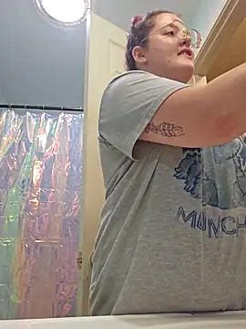 Snapshot of nuttiebuddy1 chatting on September 18, 3:09 am nuttiebuddy1 online show from September 18, 3:09 am