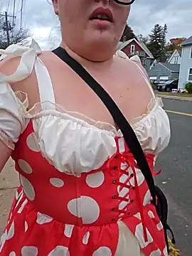 Snapshot of nuttiebuddy1 chatting on October 31, 7:32 pm nuttiebuddy1 online show from October 31, 7:32 pm