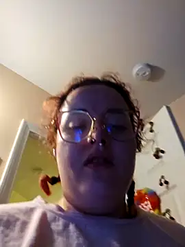 Snapshot of nuttiebuddy1 chatting on September 20, 11:59 am nuttiebuddy1 online show from September 20, 11:59 am