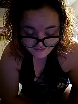 nuttiebuddy1 online show from November 11, 4:40 am