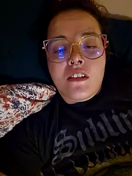 Snapshot of nuttiebuddy1 chatting on September 18, 10:24 pm nuttiebuddy1 online show from September 18, 10:24 pm