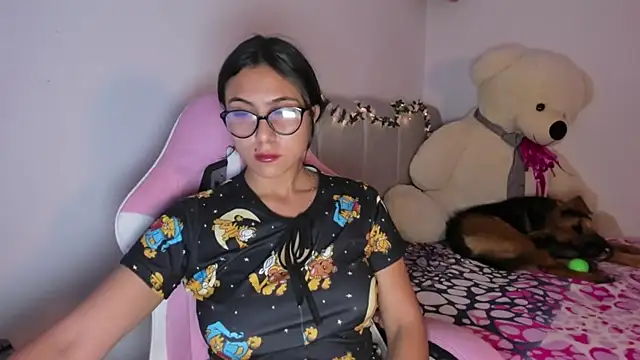 Sarahcutexoxox online show from April 19, 4:13 am