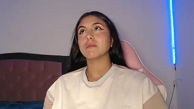 Sarahcutexoxox online show from November 7, 6:18 am