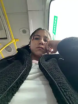 Sarahcutexoxox online show from May 12, 11:16 am