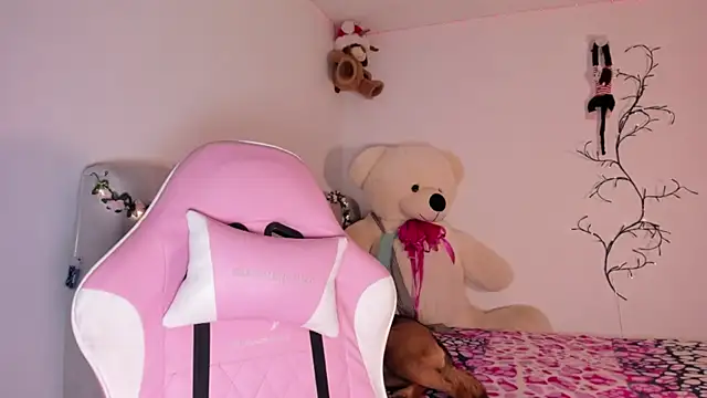 Sarahcutexoxox online show from April 21, 10:38 pm