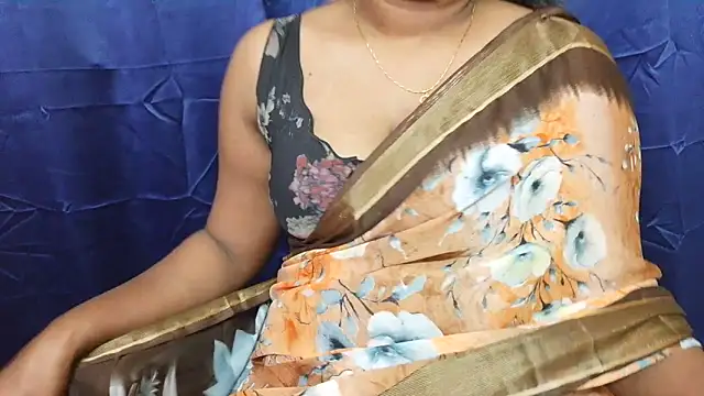 Snapshot of Pavani-Sexy chatting on June 15, 2:50 pm Pavani-Sexy online show from June 15, 2:50 pm