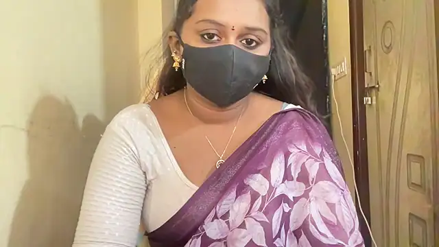 Snapshot of Pavani-Sexy chatting on February 19, 5:21 pm Pavani-Sexy online show from February 19, 5:21 pm