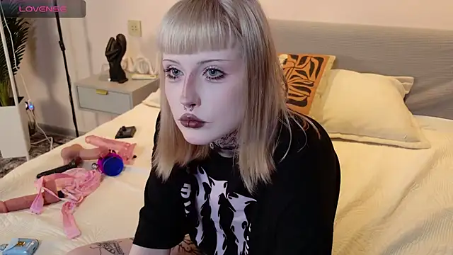 MilkMeSoftly online show from June 25, 8:19 am