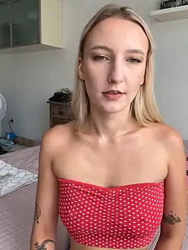 Snapshot of NattieBoo chatting on June 7, 1:49 pm NattieBoo online show from June 7, 1:49 pm