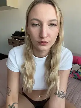 NattieBoo online show from April 24, 5:26 pm