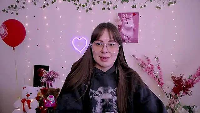 Amanda Bright  online show from April 6, 11:00 am