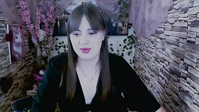 Amanda Bright  online show from September 18, 7:00 am
