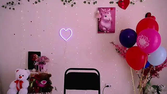 Amanda Bright  online show from March 26, 11:30 am