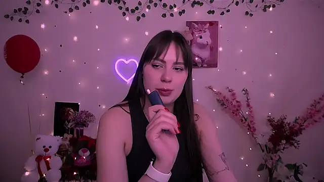 Amanda Bright  online show from April 23, 9:49 am