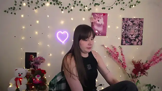 Amanda Bright  online show from May 15, 10:35 am