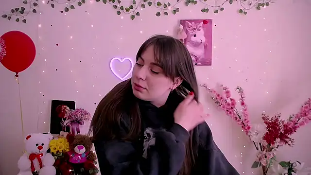 Amanda Bright  online show from April 14, 10:42 am