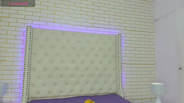 Elody rousse online show from January 9, 11:50 am