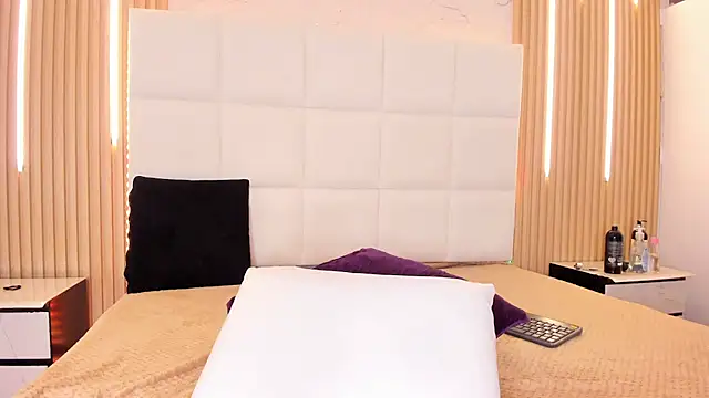 Elody rousse online show from February 15, 12:48 pm