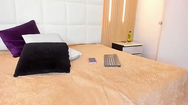 Elody rousse online show from February 10, 2:49 pm