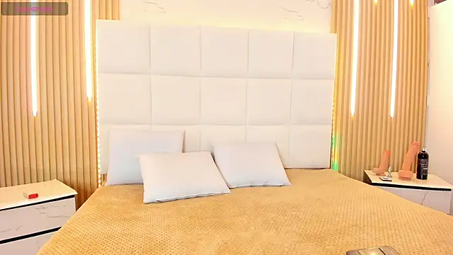 Elody rousse online show from October 24, 12:37 pm