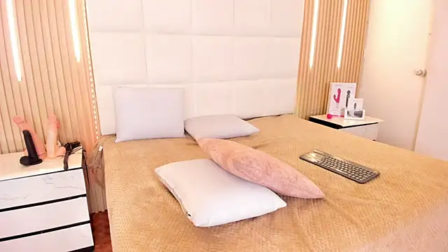 Elody rousse online show from November 29, 12:27 pm