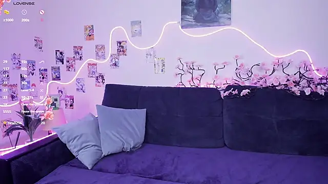 Snapshot of Megan--chan chatting on December 2, 8:32 pm Megan--chan online show from December 2, 8:32 pm