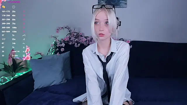 Snapshot of Megan--chan chatting on November 8, 7:17 pm Megan--chan online show from November 8, 7:17 pm