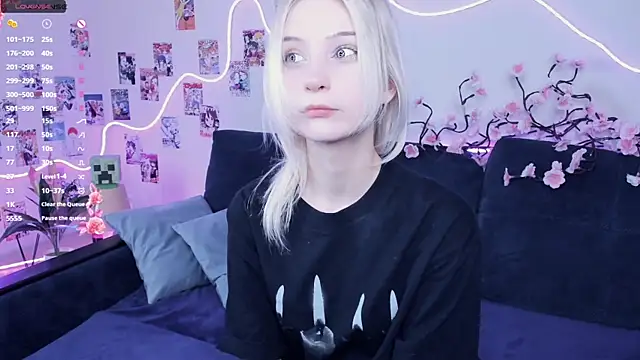 Snapshot of Megan--chan chatting on January 9, 5:20 pm Megan--chan online show from January 9, 5:20 pm