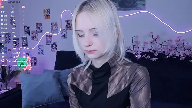 Snapshot of Megan--chan chatting on December 14, 7:08 pm Megan--chan online show from December 14, 7:08 pm