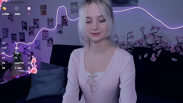 Snapshot of Megan--chan chatting on January 13, 6:01 pm Megan--chan online show from January 13, 6:01 pm