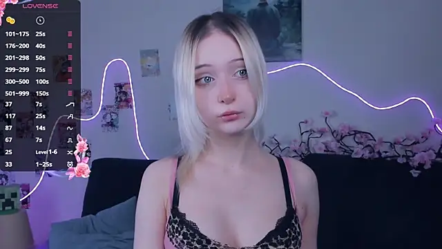 Megan--chan online show from April 1, 5:10 pm